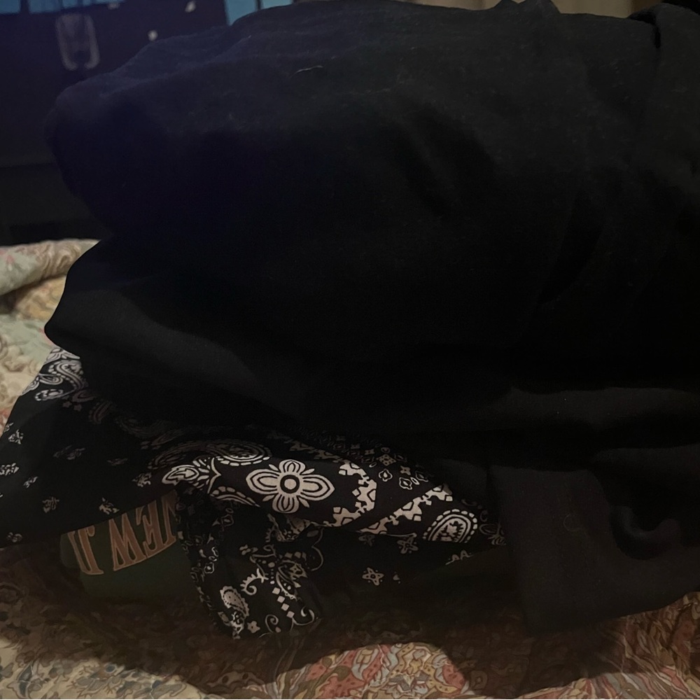 Woman’s sweatpants bundle set of 4